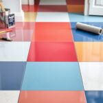 Malowanie podłogi z paneli i płytek: jak przygotować powierzchnię i wybrać farbę dla trwałego efektu