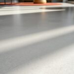 Matowa podłoga: kiedy jej zalety przeważają nad wadami i jak uniknąć typowych problemów